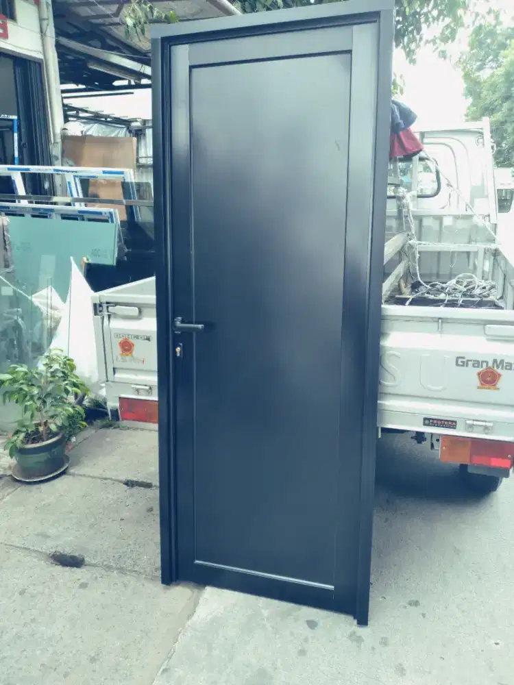 Pintu aluminium swing T220cm L100cm harga unit terpasang 2,3 jt / pcs