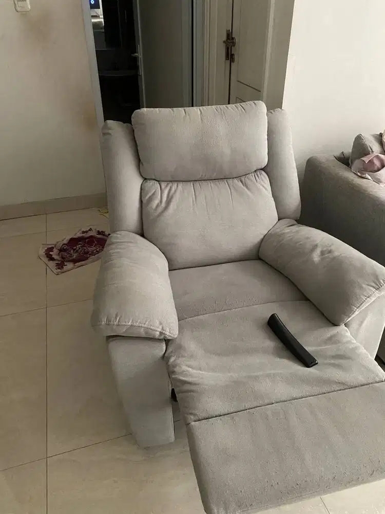 Kursi Recliner (kursi malas)
