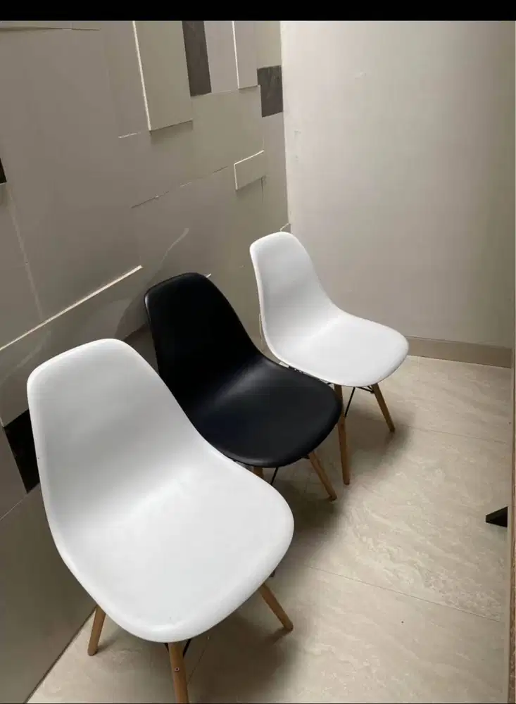 Kursi Teras (Kursi Eames)