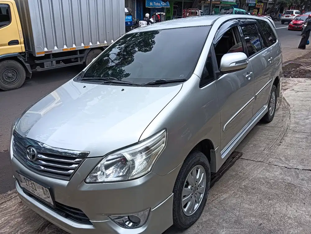 Toyota Kijang Innova 2012 Bensin
