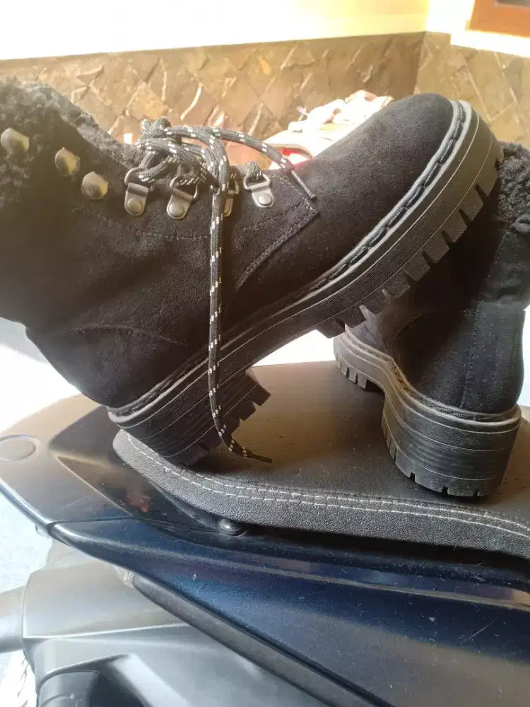 Jual sepatu boot wanita ukuran 36 warna hitam