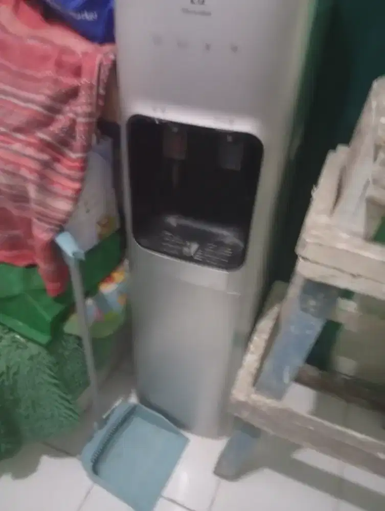 Dispenser tabung bawah elektrolux