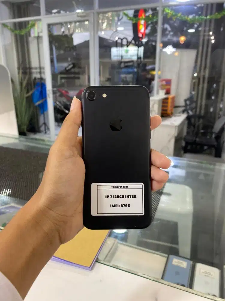 IPHONE 7 128GB FULLSET NOMINUS MENERIMA TT/KREDIT