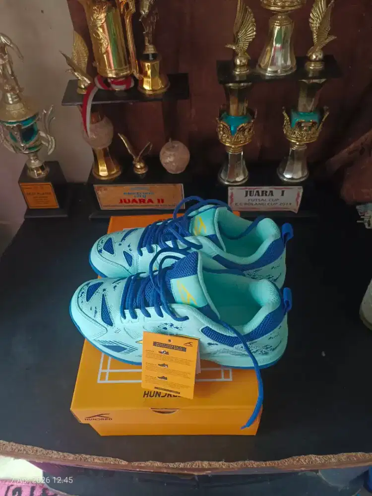 Jual sepatu badminton baru
