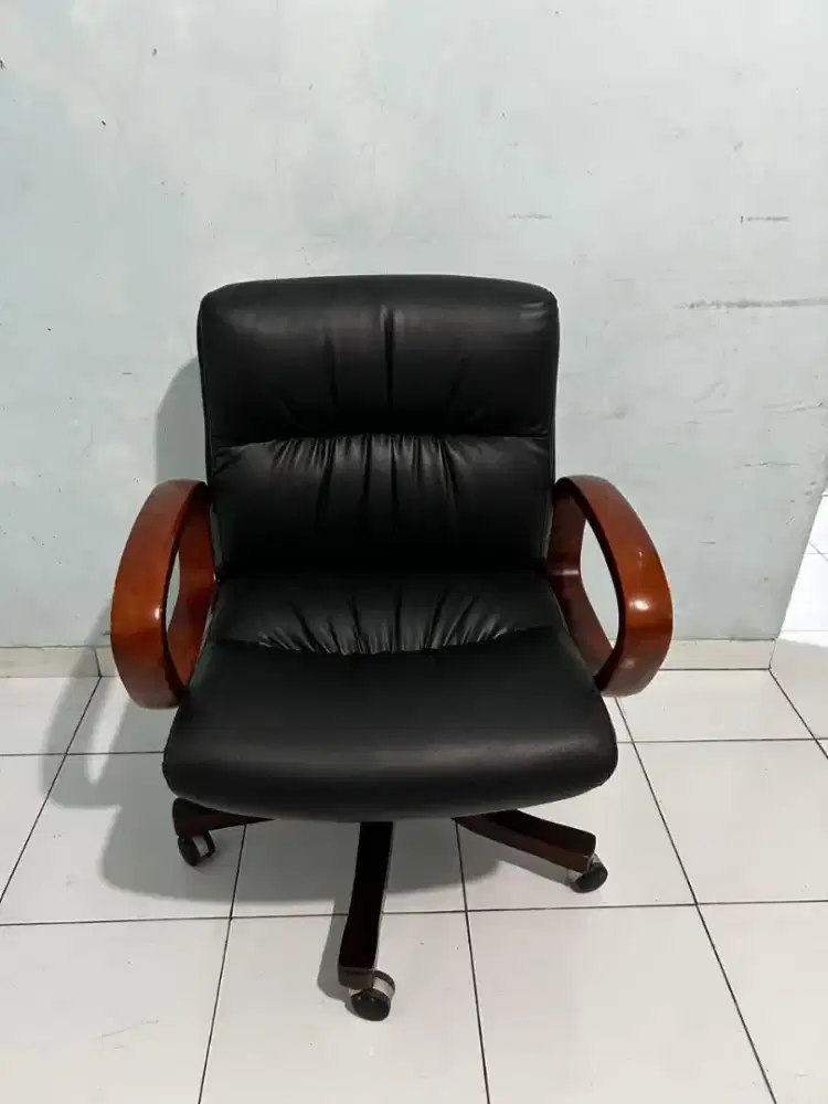 Kursi kerja donati senator manager