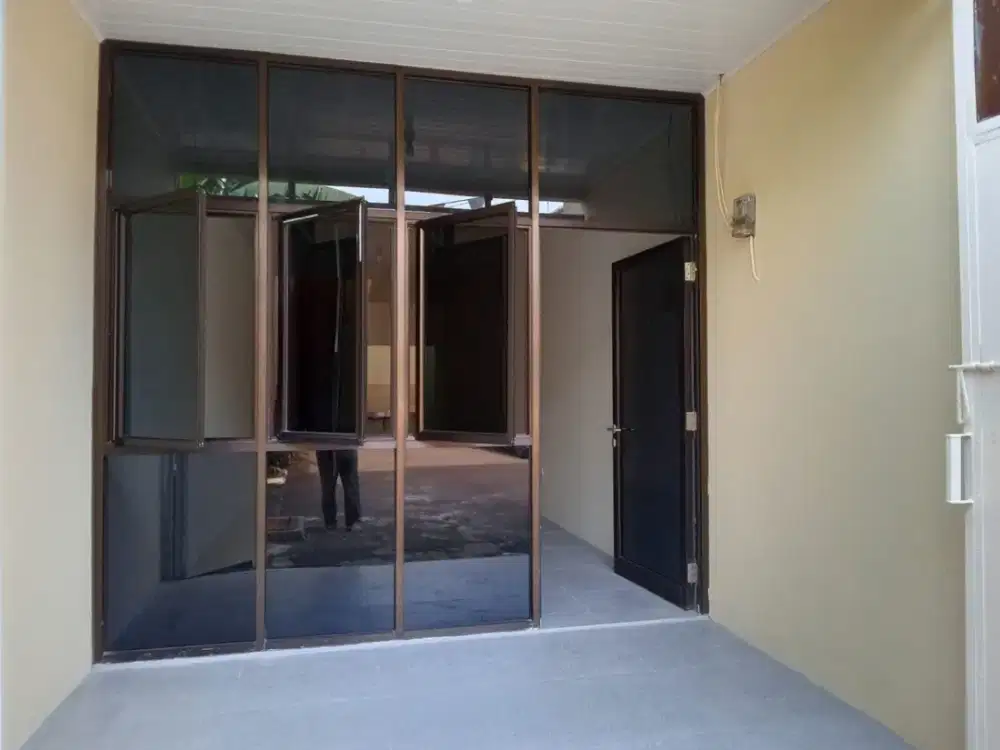 Dijual Rumah (Bisa Dijadikan Kantor/Studio) Di Lokasi Strategis, Pinggir Jl Raya Jatimakmur Bekasi