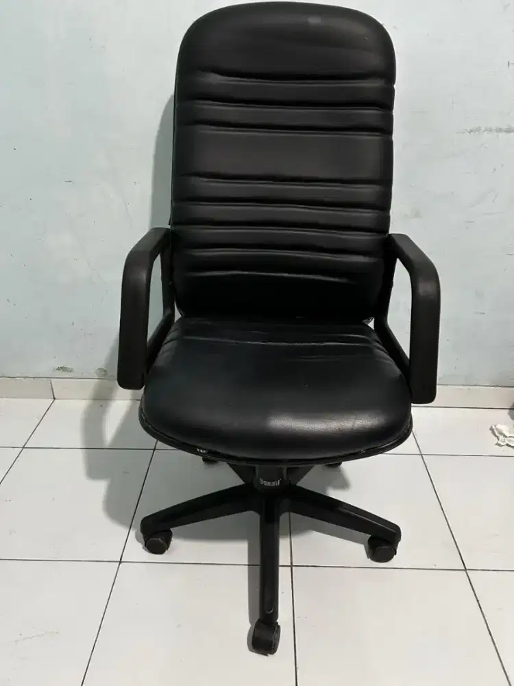 Kursi kantor direksi, seri umum.