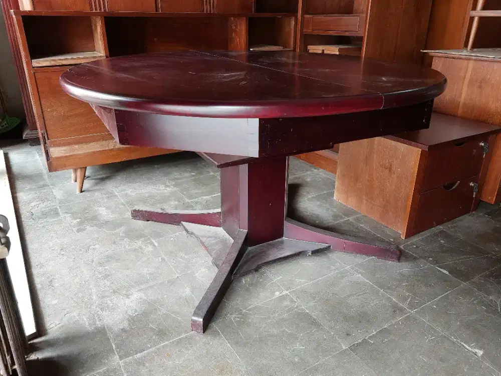 Meja makan bulat diameter 135cm bisa dibuka menjadi oval