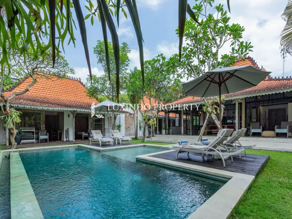 DIJUAL VILLA DENGAN 4 KAMAR TIDUR DI BERAWA