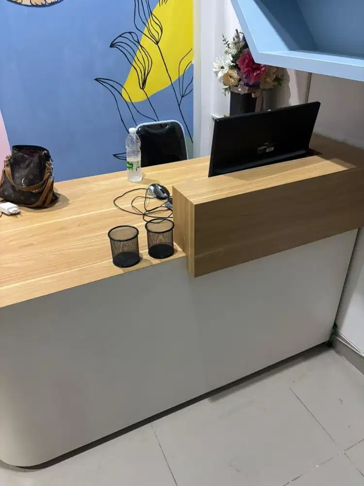 Meja kantor bahan premium