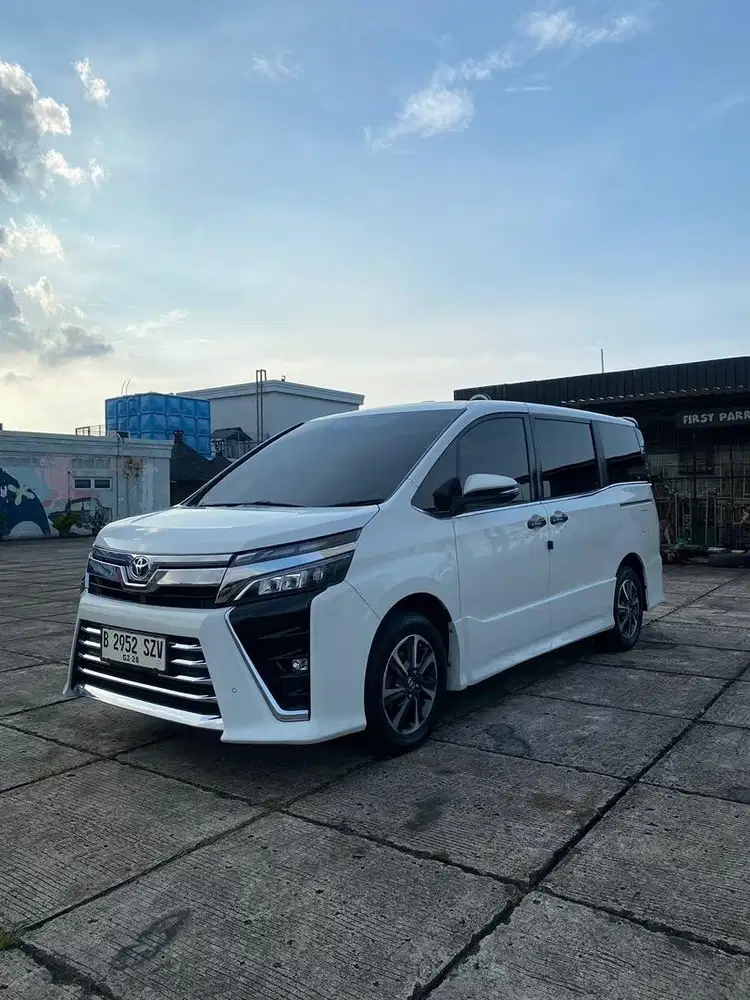 (Km 60ribu Record) Si Kecehh Toyota Voxy 2.0 AT 2018