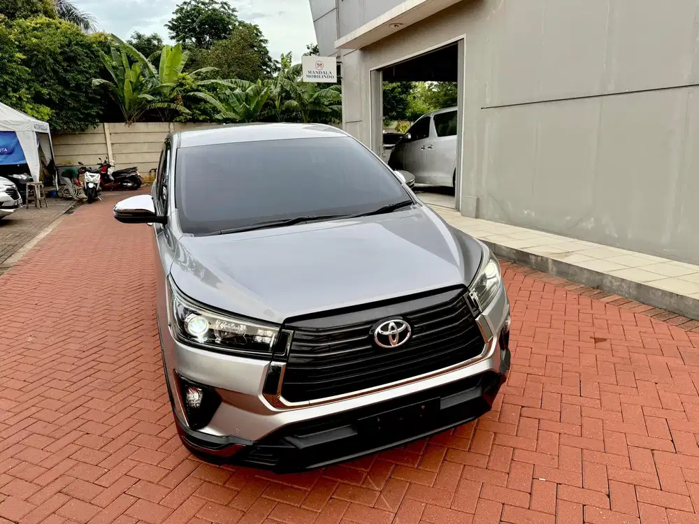 Toyota Innova Venturer 2.4 diesel 2021 AT silver metallic