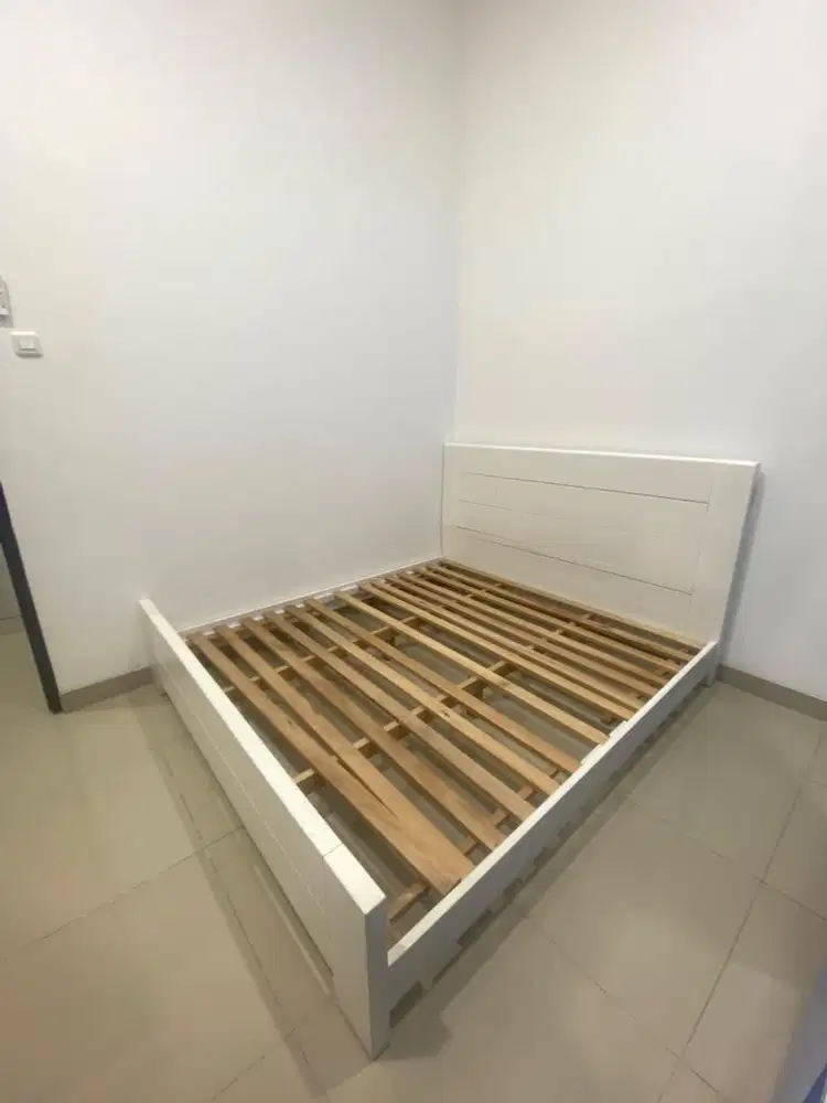 Ranjang tidur kayu jati