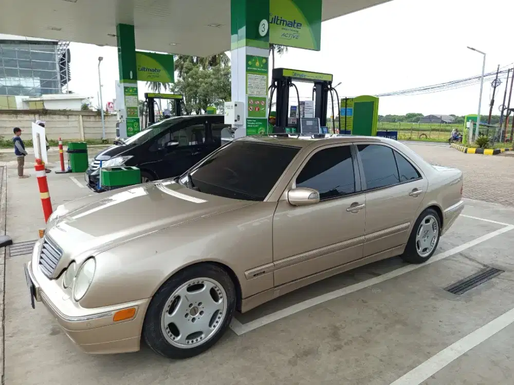 Mercedes benz E240 avangarde