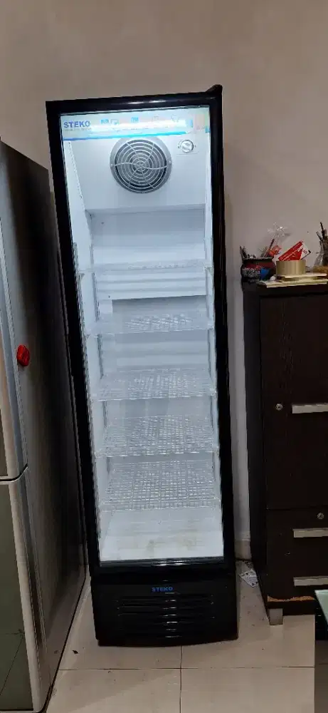 Show case pendingin STEKO