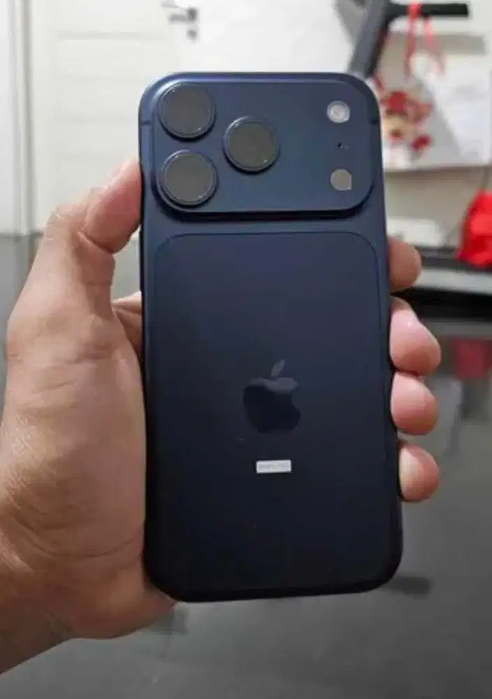 Iphone 17 pro like new 1bln