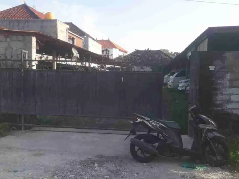 Dijual Tanah Bonus Tempat Sewa Parkir Mobil Lokasi  Di Jln Gunung Talang Denpasar Barat - Bali.
Dekat Ke Jln. Mahendradata, Teuku Umar Barat, Sunset Road, Kerobokan, Kuta,Dll