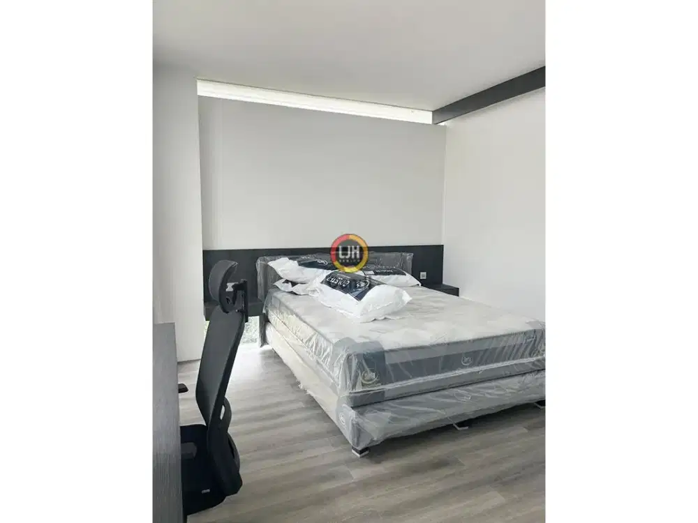 Rumah di Perth Green Candi Residence Semarang