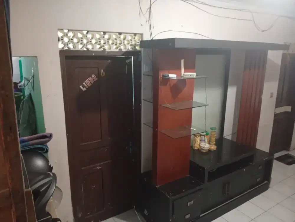 Bupt lemari  pembatas dua sisi