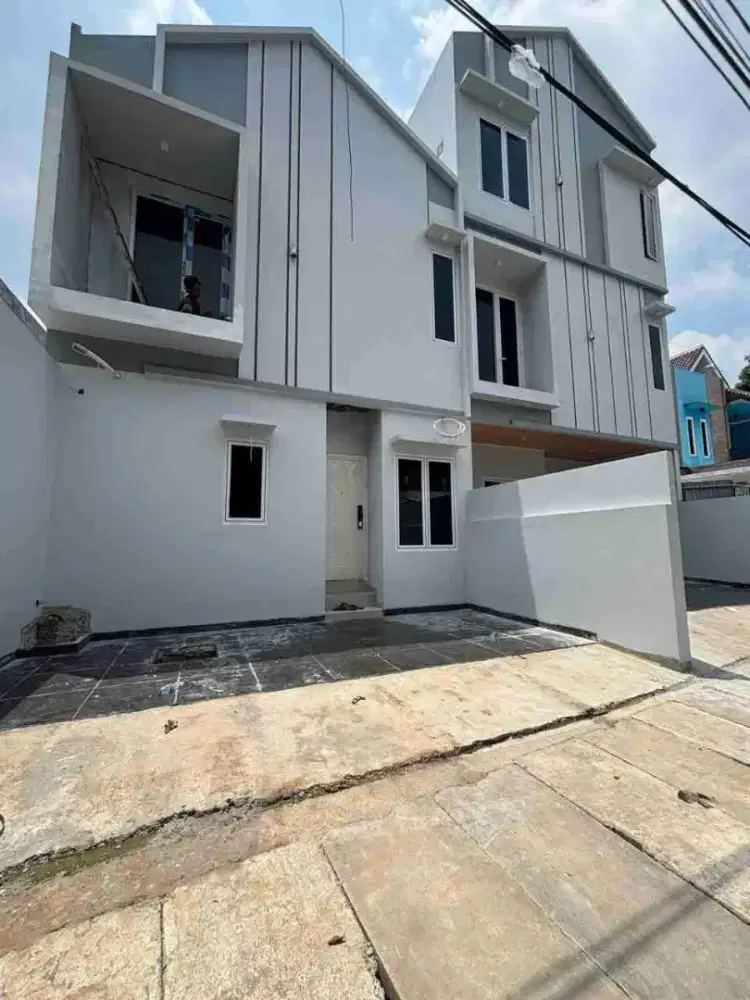RUMAH DI JUAL 2 LANTAI SIAP HUNI PERCETAKAN NEGARA JAKARTA PUSAT