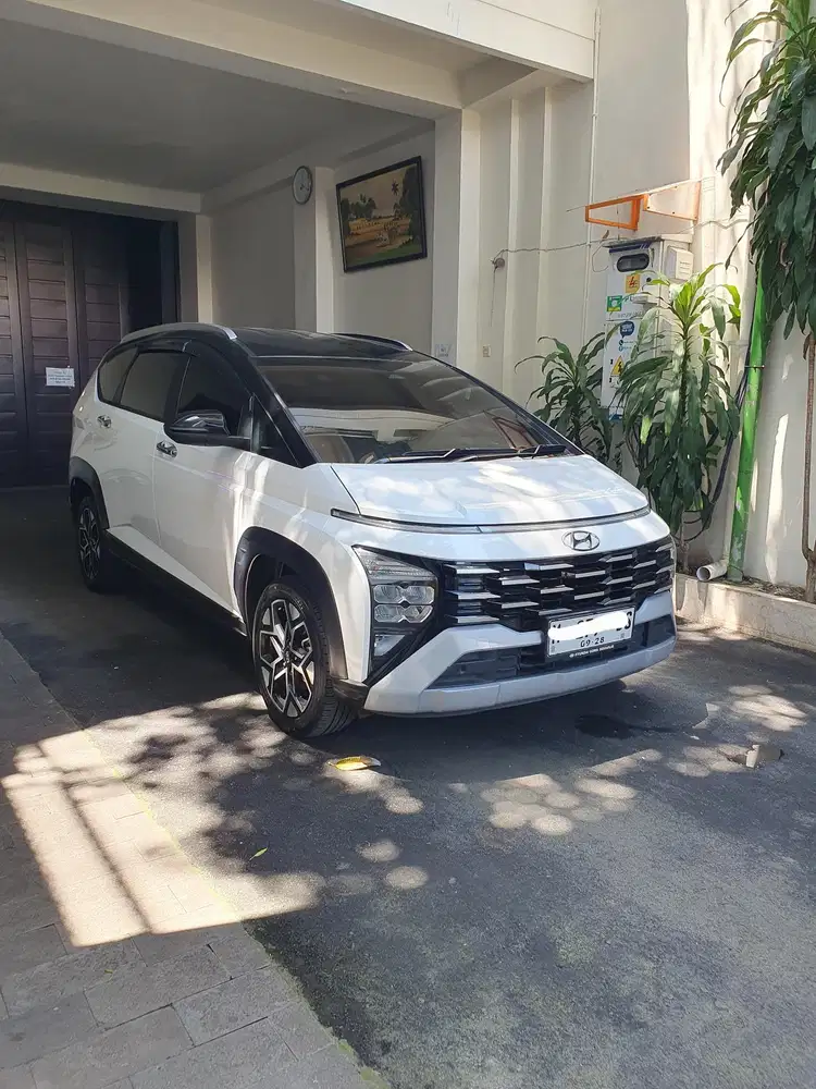 Hyundai Stargazer X 2023 km 22rb Captain Seat Matic warna putih