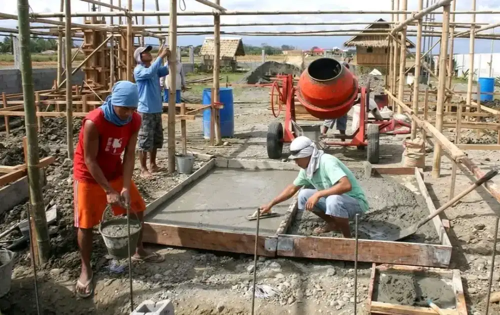 Tukang bangunan proyek