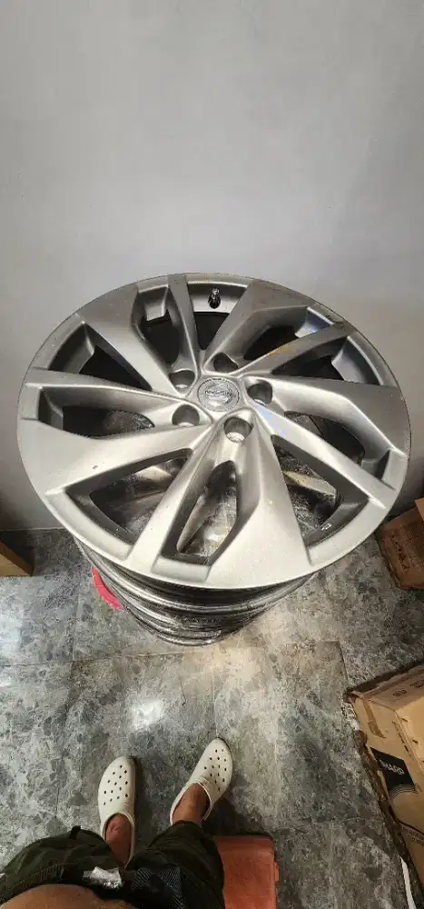 Velg OEM Nissan X-Trail T32 2.5 Ring 18 – Kondisi Mulus & Siap Pakai