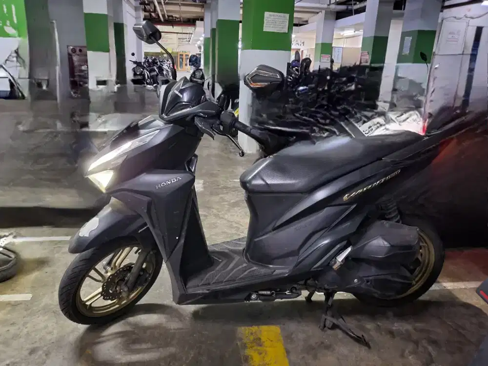 VARIO 150CC BLACK VELG GOLD KEYLESS
