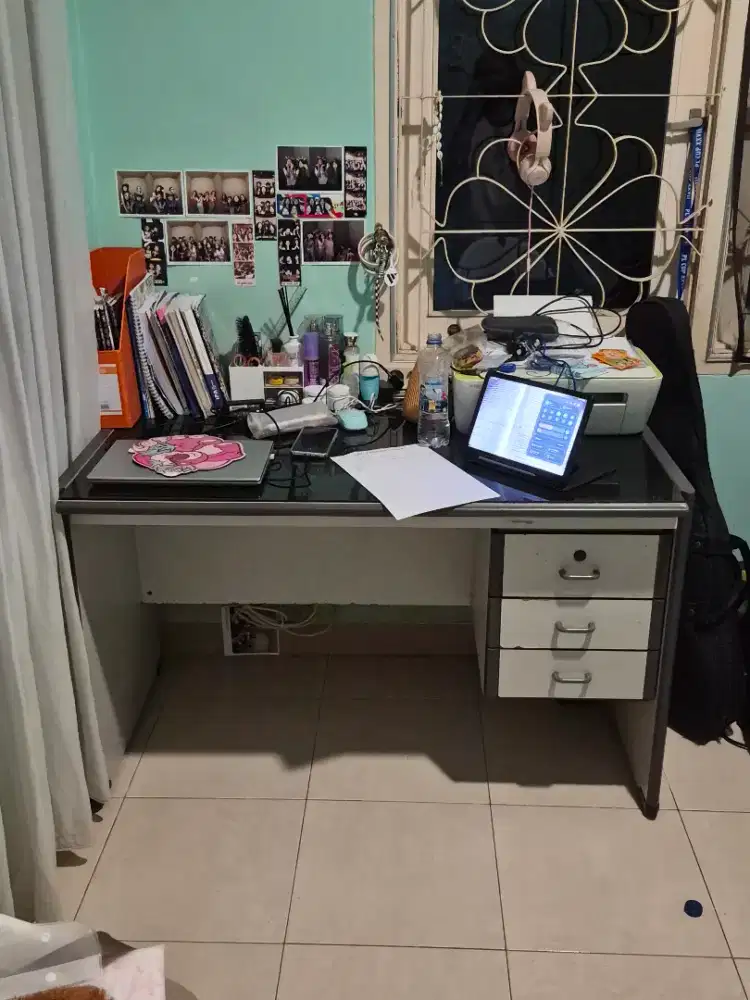 Meja belajar dan meja tamu