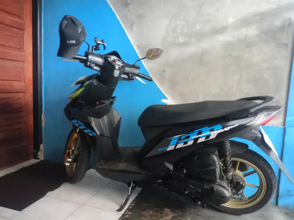 Barter motor beat dengan molis politron