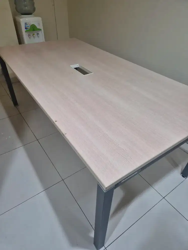 Meja kerja ukuran 200cm x 100cm