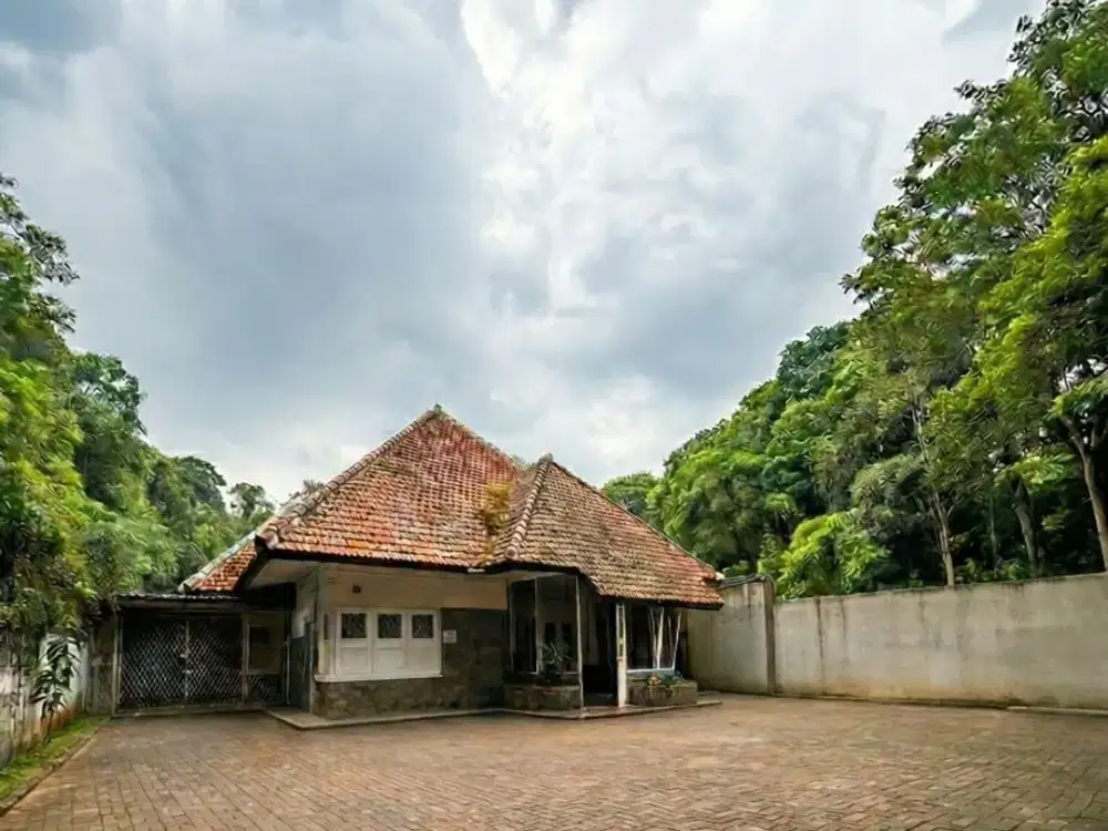 RUMAH RUANG USAHA HANG LEKIR DEKAT SENAYAN AREA KOMERSIL PARKIR LUAS COCOK UNTUK CAFE RESTAURANT