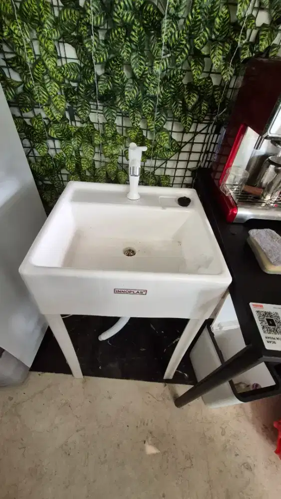 Wastafel portable lengkap dengan kran dan selang pembuangan