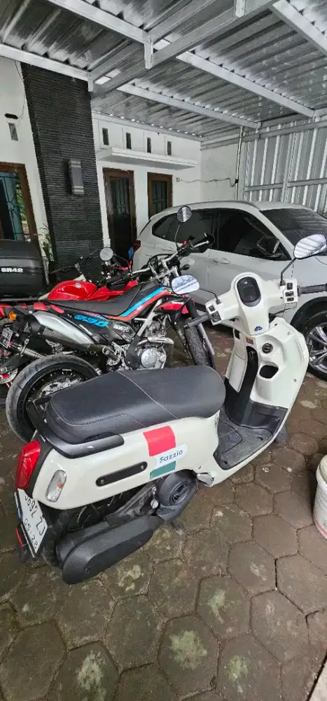 Yamaha Fazio warna putih ok
