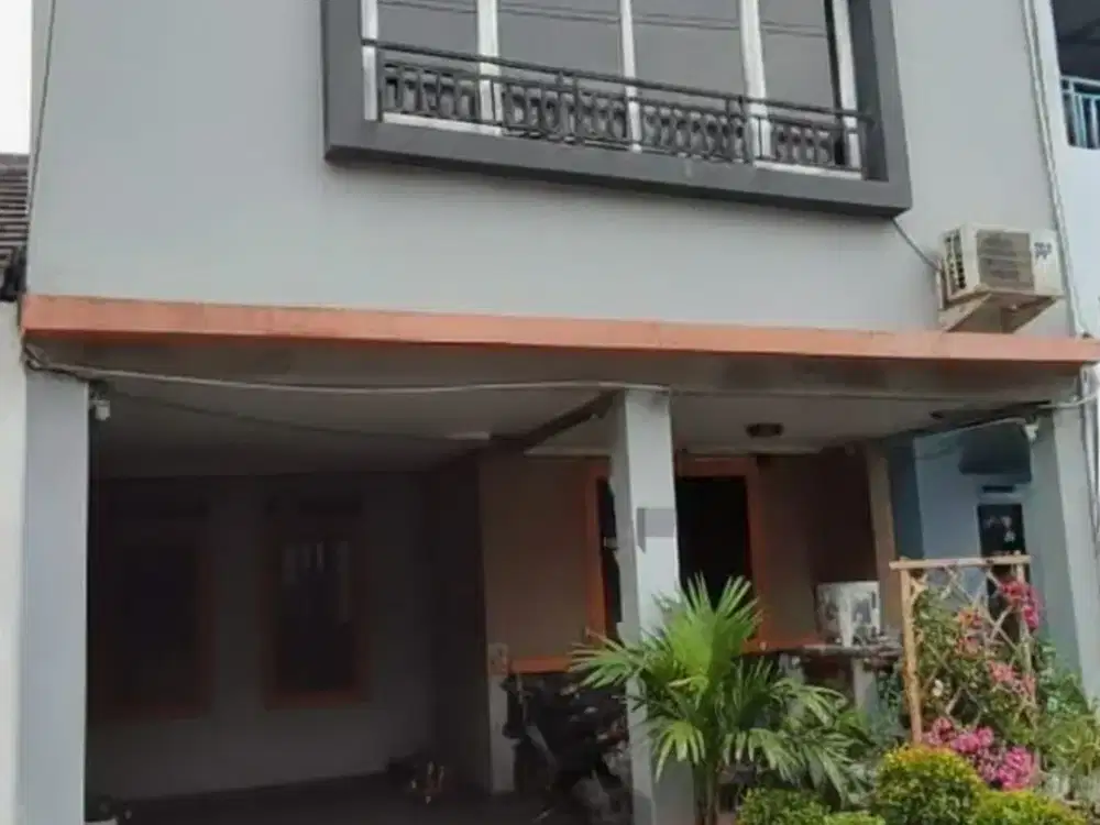 DIJUAL CEPAT RUMAH STRATEGIS 3 Lantai KOMPLEK SARIWANGI BANDUNG