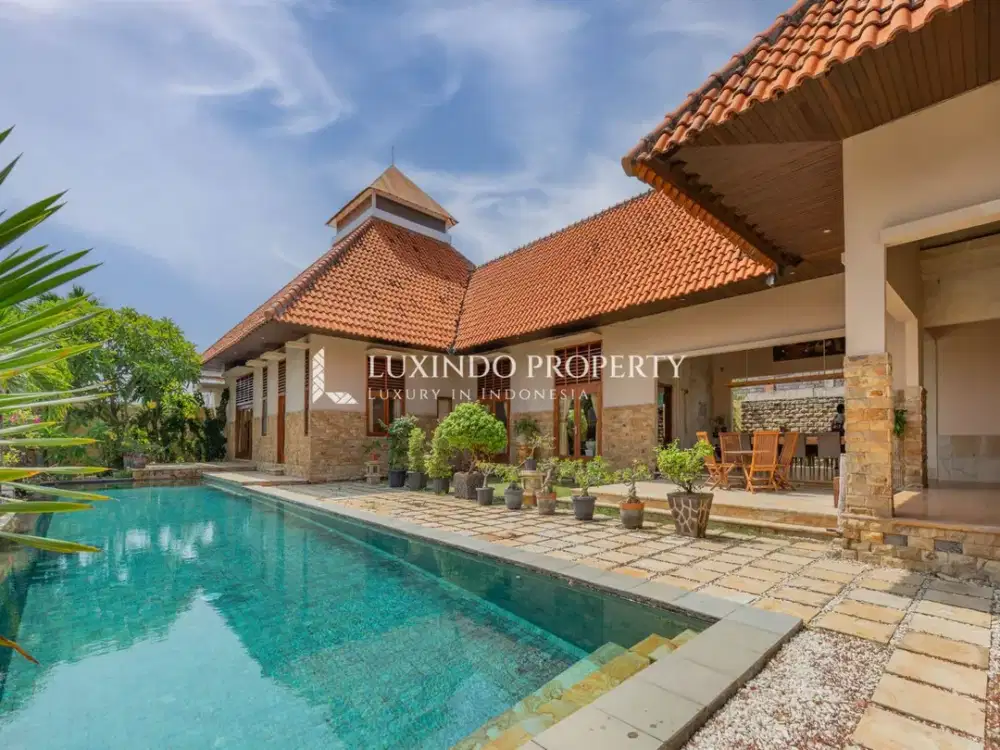 DIJUAL VILLA DENGAN 4 KAMAR TIDUR DI SANUR