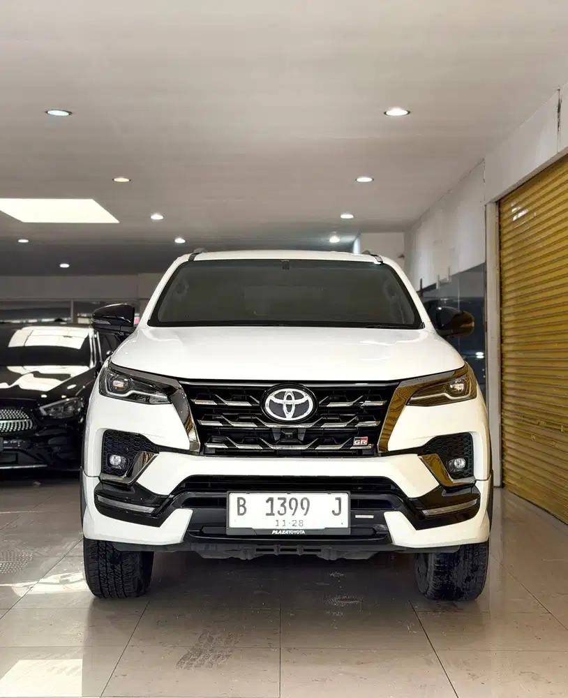 Toyota Fortuner 2.8 GR Sport 2023 November Automatic Putih Metalik Vie