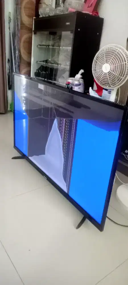 TV LED 43iN pecah anggap Jual Mesin aj Lok Depok sawangan