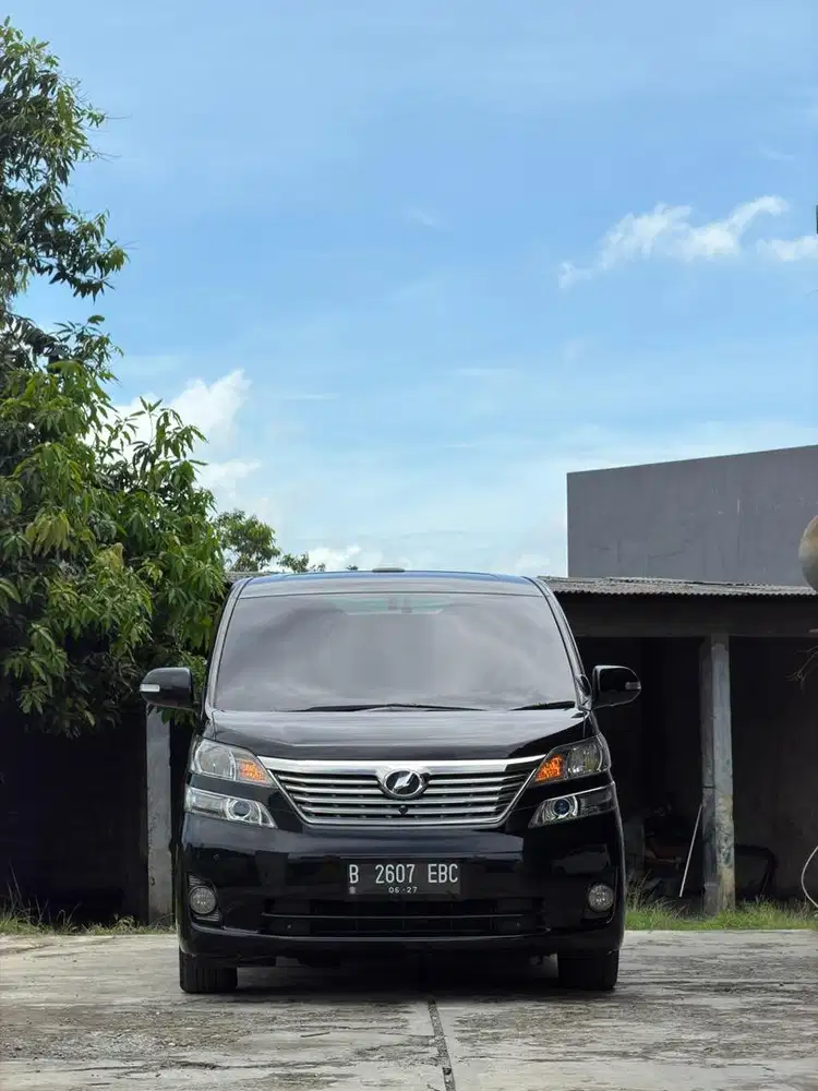 Toyota Vellfire 2010