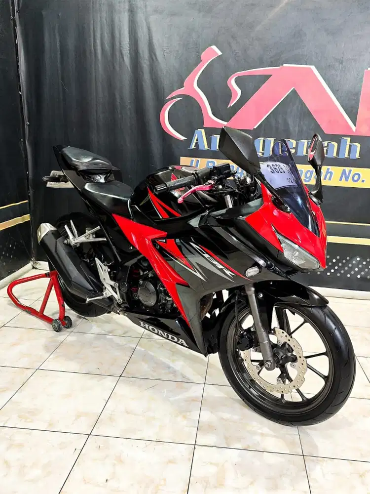 Beli guys Honda CBR 150 R facelift TH 2019 Dp 3jt an super jos