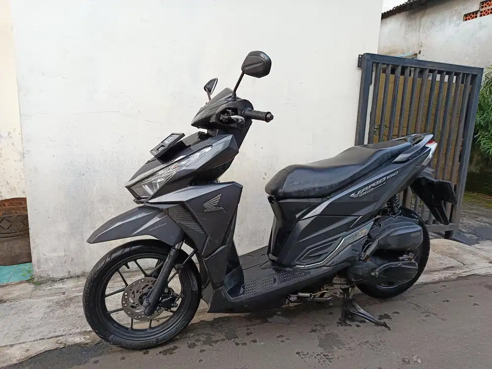 Di jual cepat vario led old 150 2017 siap pakai