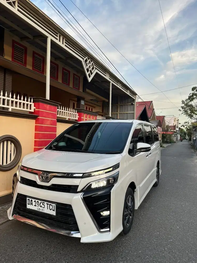Toyota Voxy 2019