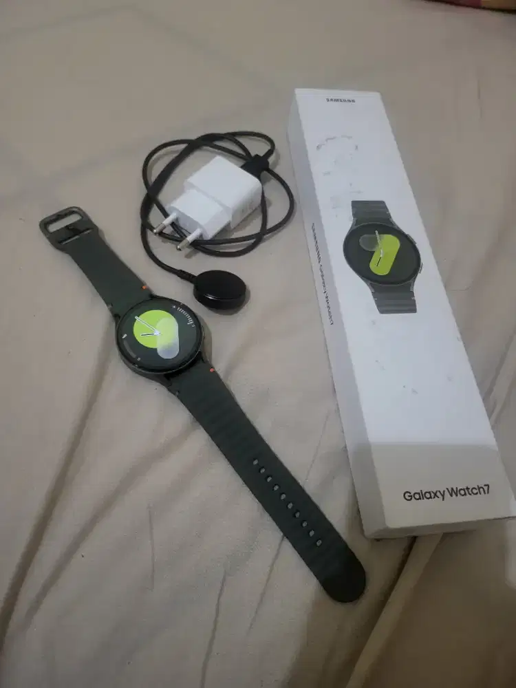 Samsung watch 7 44mm like new