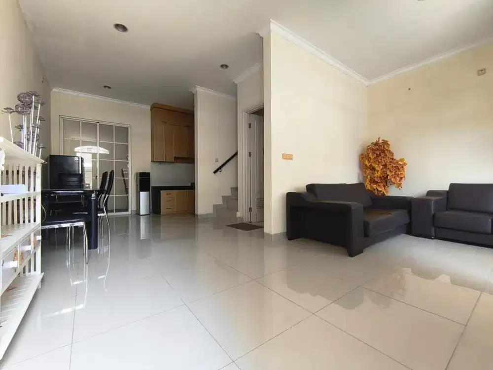 Dijual Rumah Siap Huni 2 Lantai di Green Lake Cluster West Europe Strategis