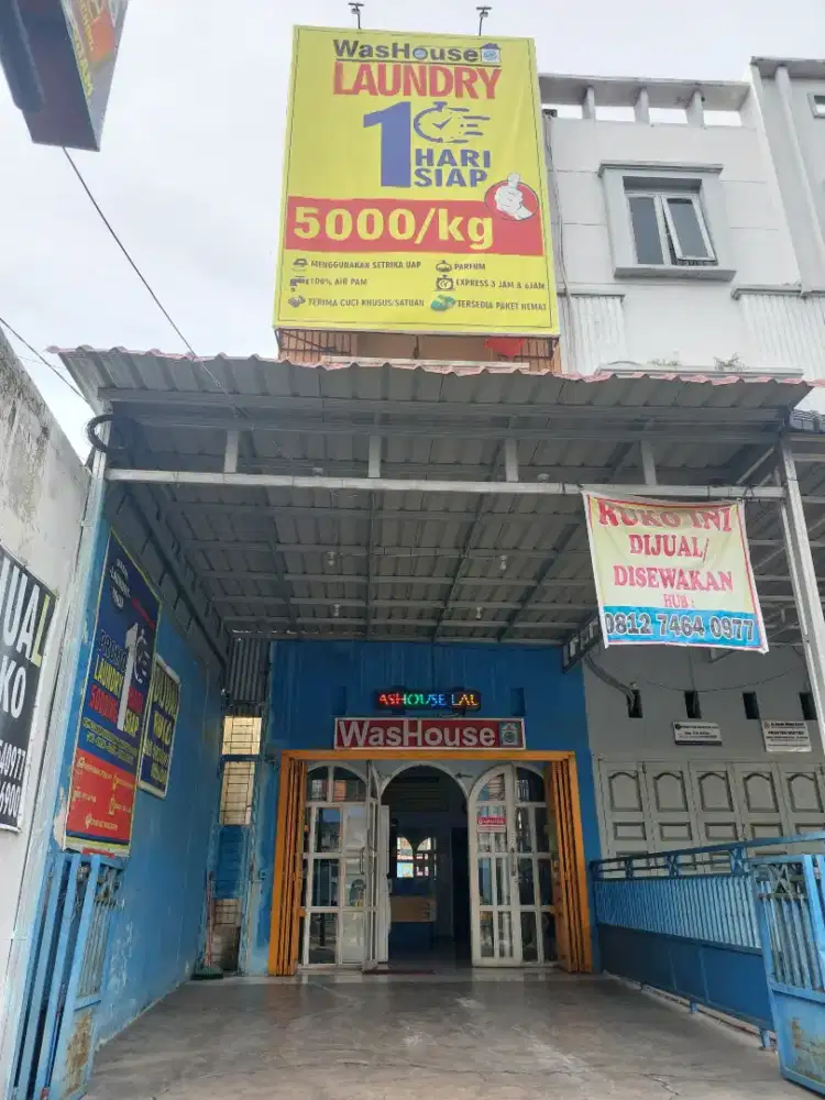 Disewakan Ruko 3 Tingkat(Lokasi Strategis) i