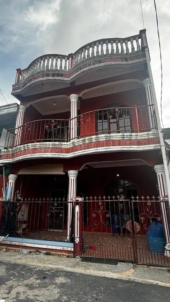 Rumah 2 lantai disewakan