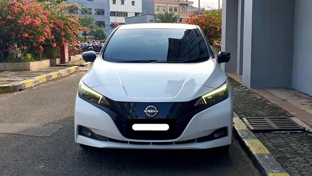 Km25rb nissan leaf ev two tone 2023 putih listrik