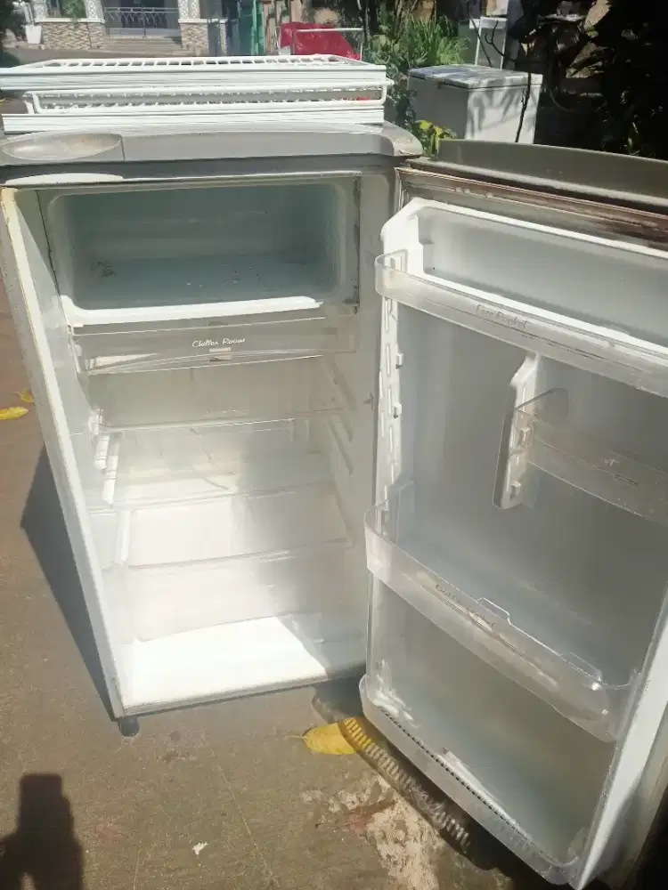 Kulkas Sanyo 1 pintu sawangan pasir putih