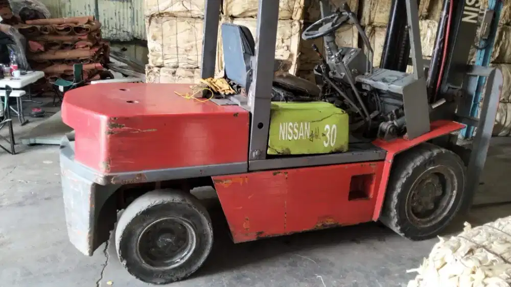 Di jual Nissan 3 ton 2014