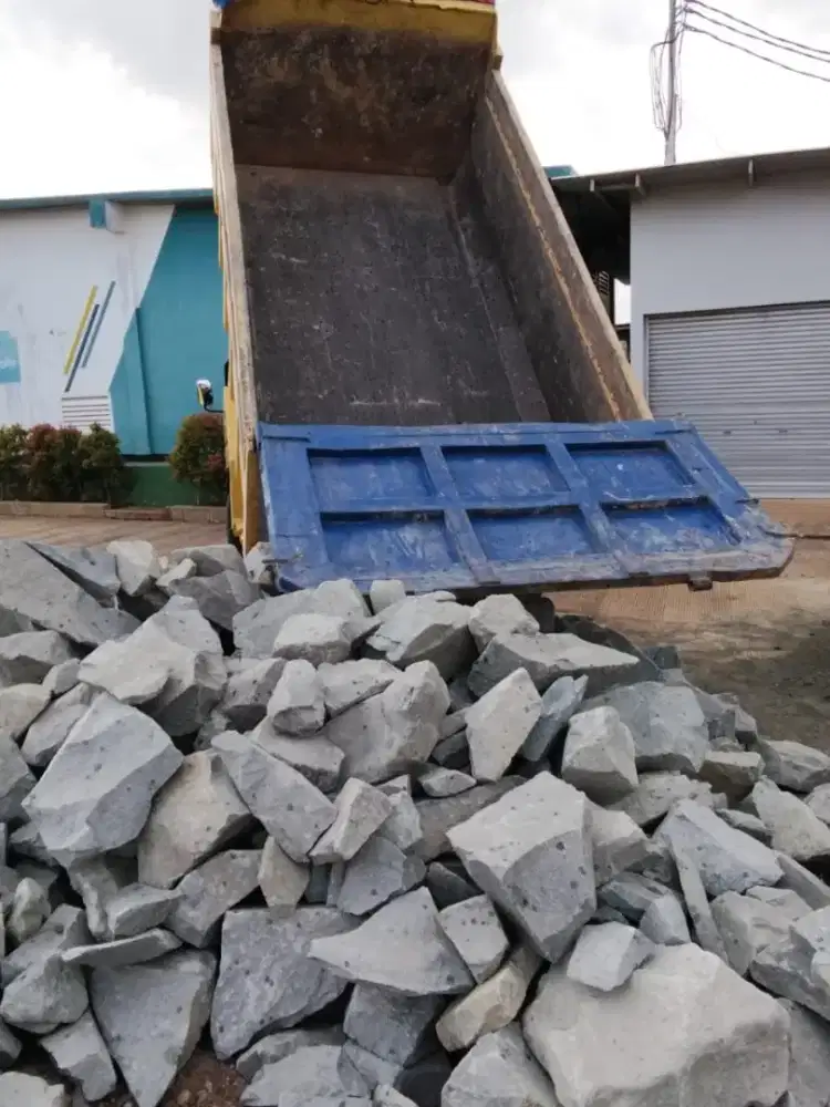 Batu makadam pasir urug batu belah sirdam limestone abu batu